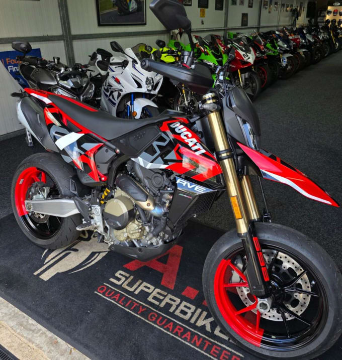 2025 Ducati Hypermotard 698