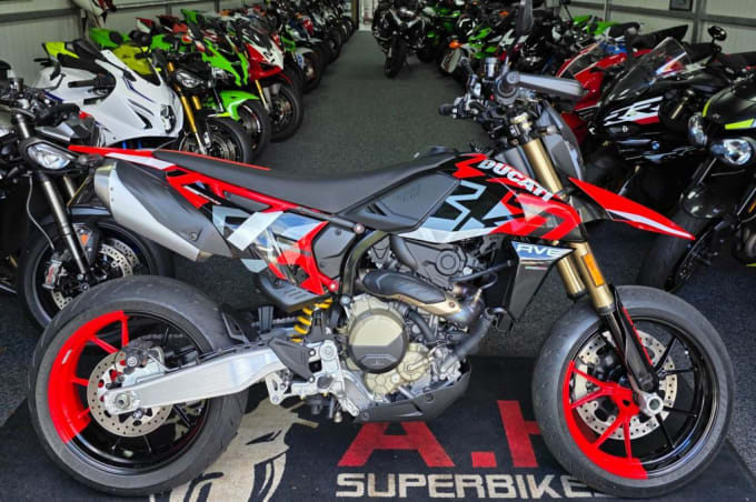 2025 Ducati Hypermotard 698