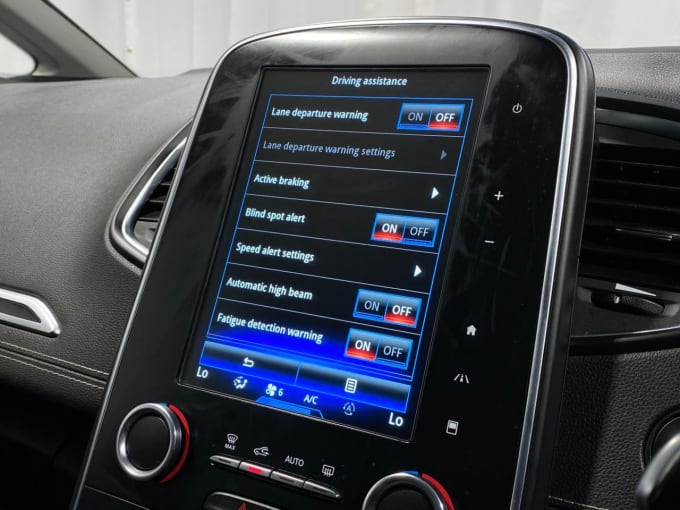 2025 Renault Grand Scenic
