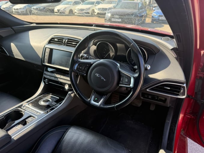 2025 Jaguar Xe