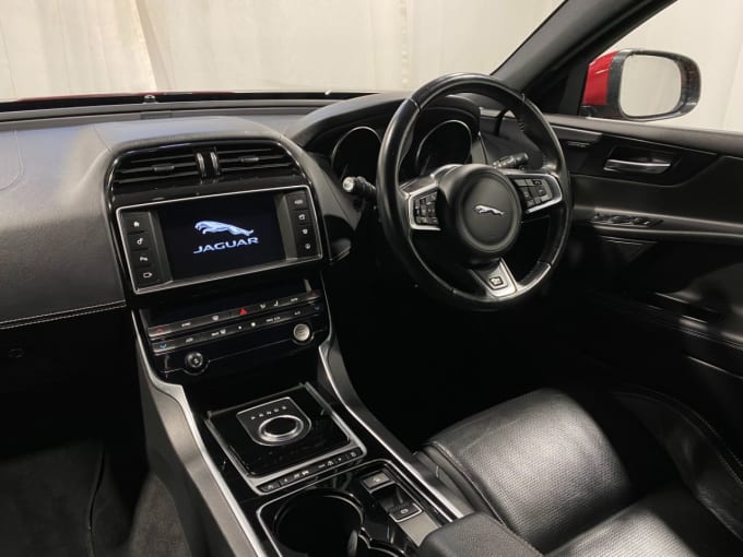 2025 Jaguar Xe