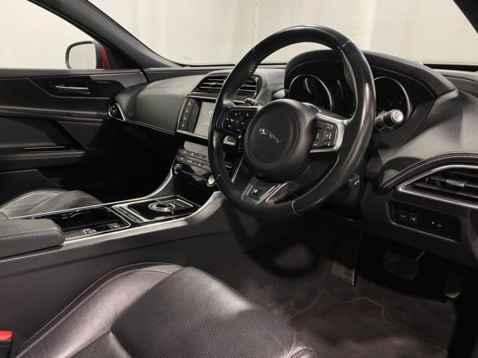 2025 Jaguar Xe