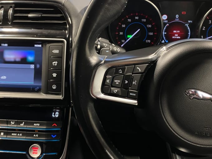 2025 Jaguar Xe
