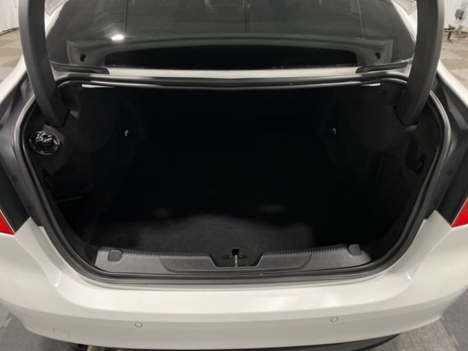 2016 Jaguar Xe