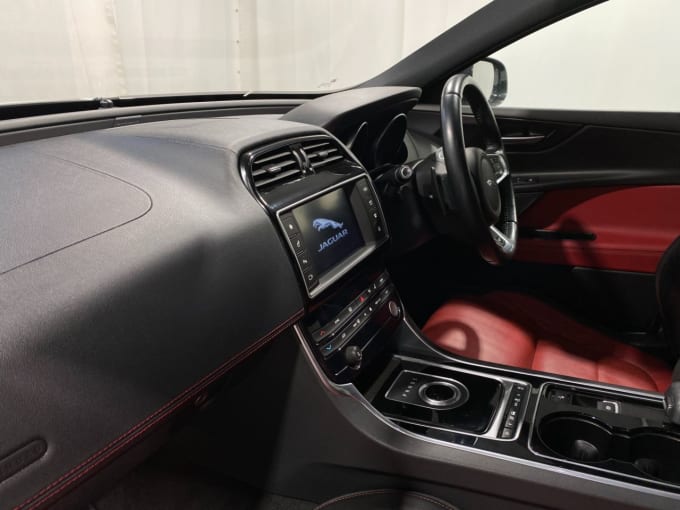 2016 Jaguar Xe