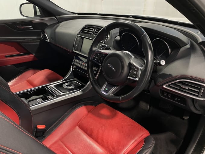2016 Jaguar Xe