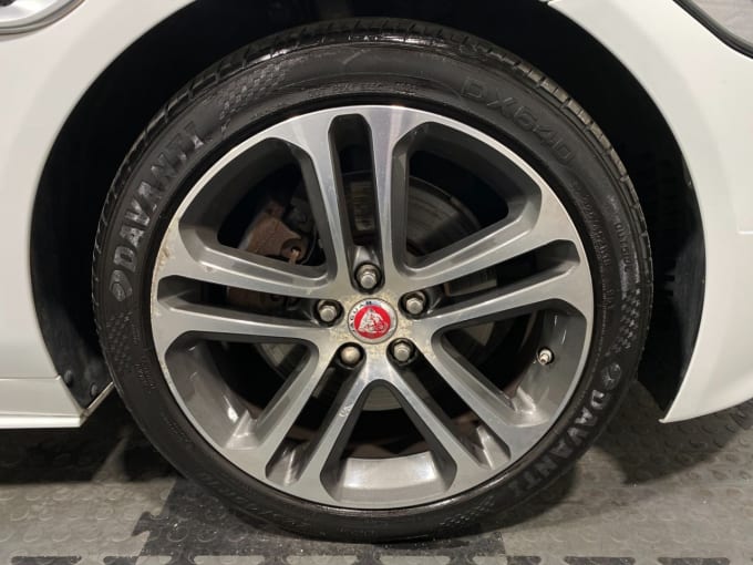 2016 Jaguar Xe