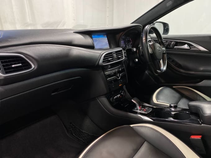 2025 Infiniti Q30