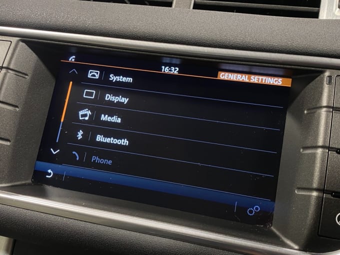 2025 Land Rover Range Rover Evoque