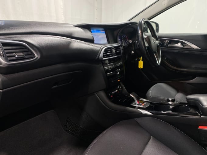 2025 Infiniti Qx30