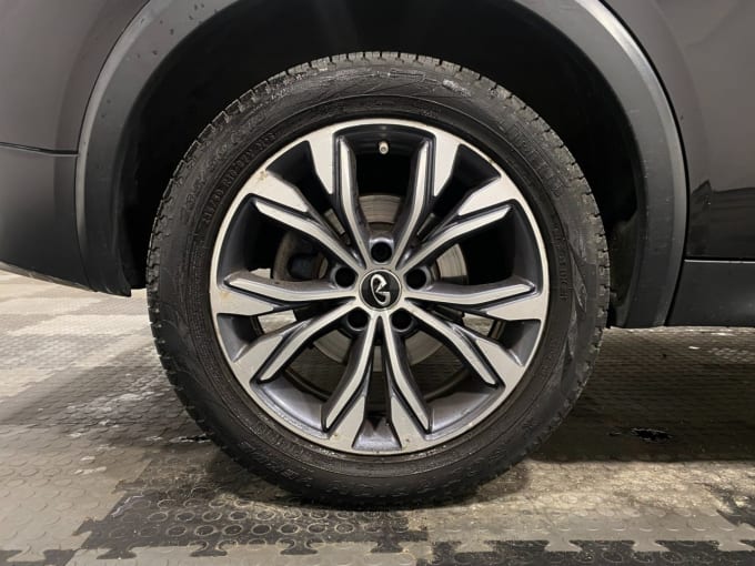 2025 Infiniti Qx30