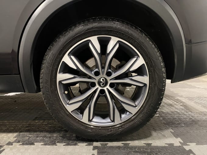 2025 Infiniti Qx30