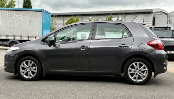 2025 Toyota Auris