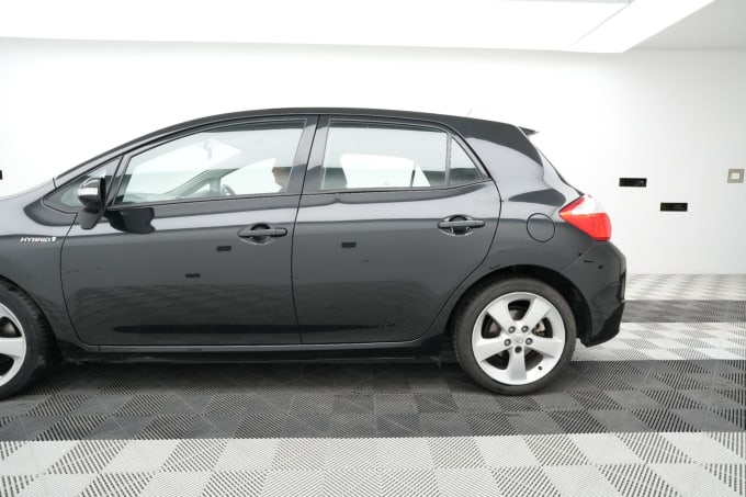 2025 Toyota Auris