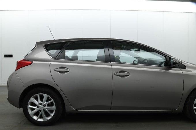 2025 Toyota Auris