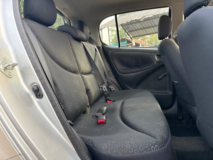 2004 Toyota Yaris