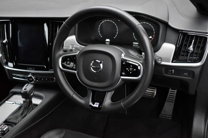 2025 Volvo V90