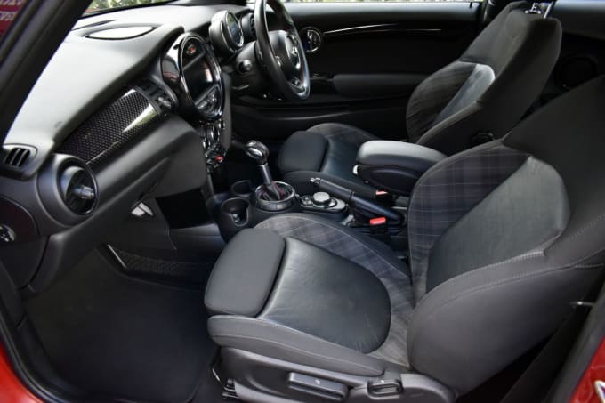 2025 Mini Hatch