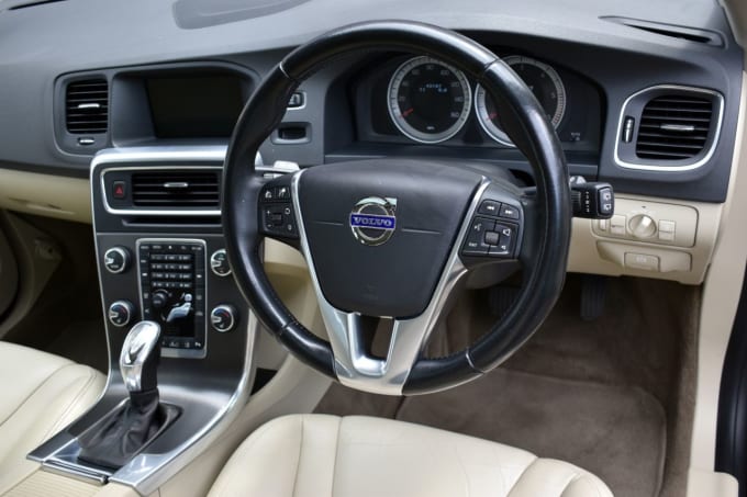 2025 Volvo V60