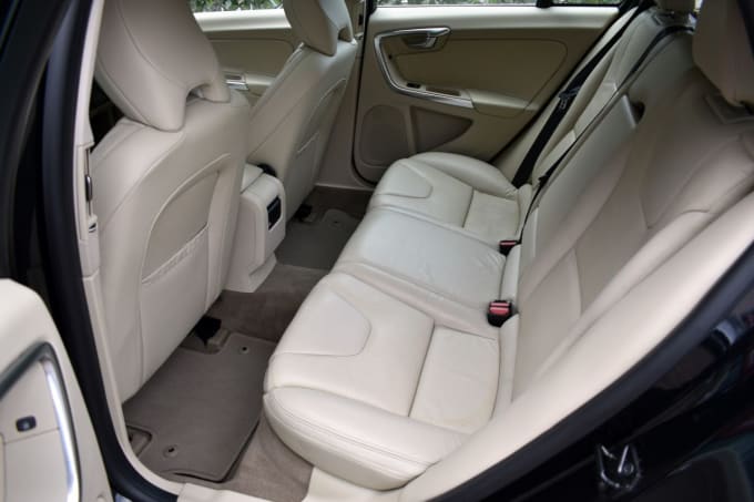 2025 Volvo V60
