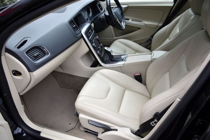 2025 Volvo V60