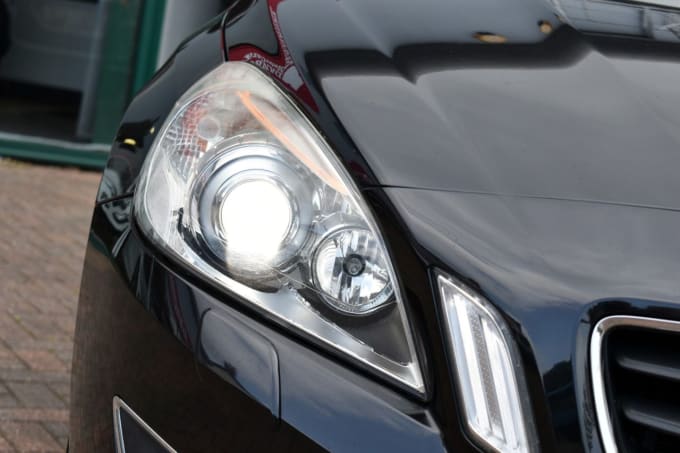 2025 Volvo V60
