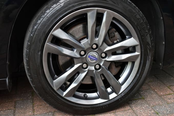 2025 Volvo V60