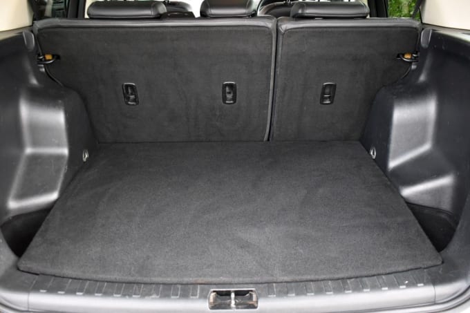 2025 Land Rover Freelander 2