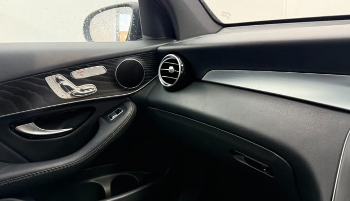 2025 Mercedes-benz Glc