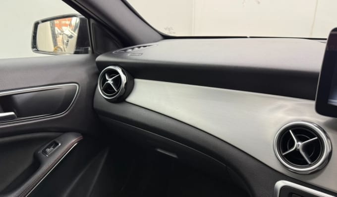 2025 Mercedes-benz 180