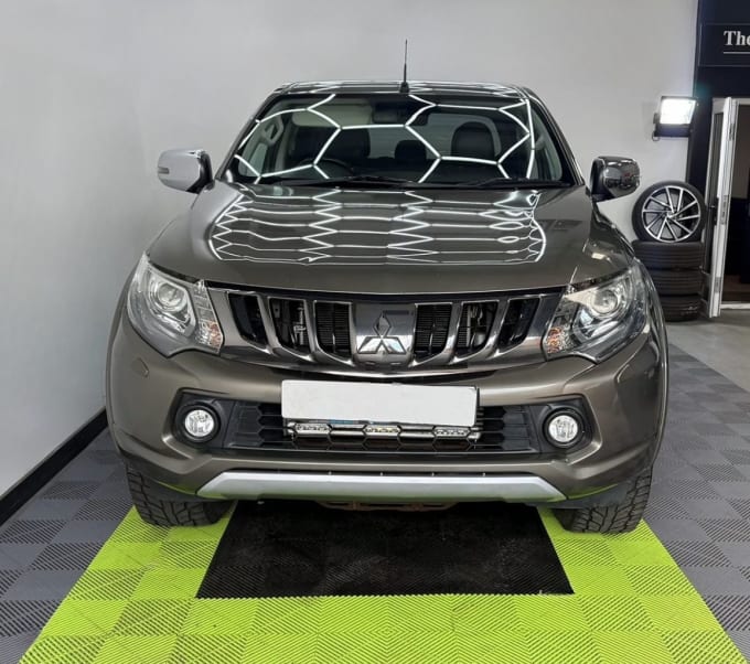 2025 Mitsubishi L200