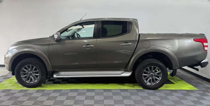 2025 Mitsubishi L200