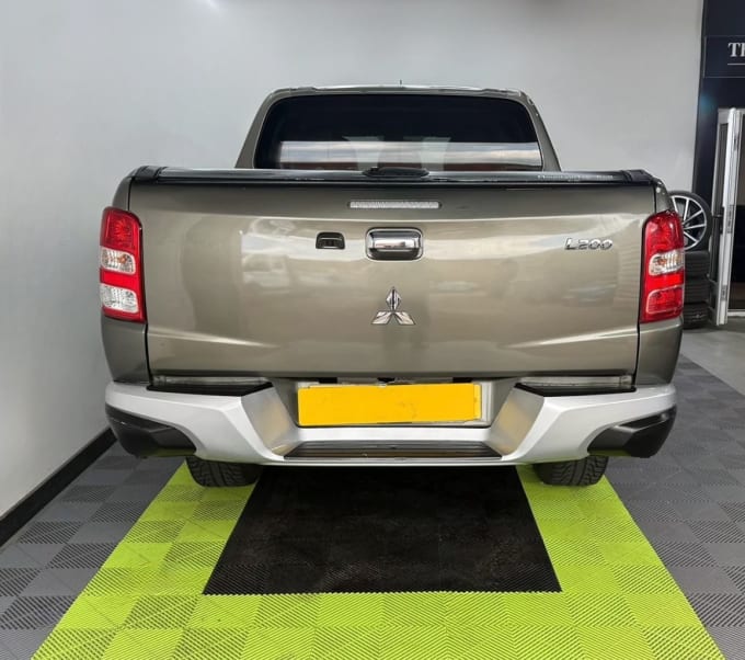 2025 Mitsubishi L200