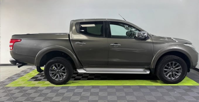 2025 Mitsubishi L200