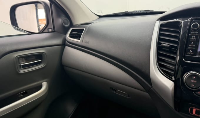 2025 Mitsubishi L200