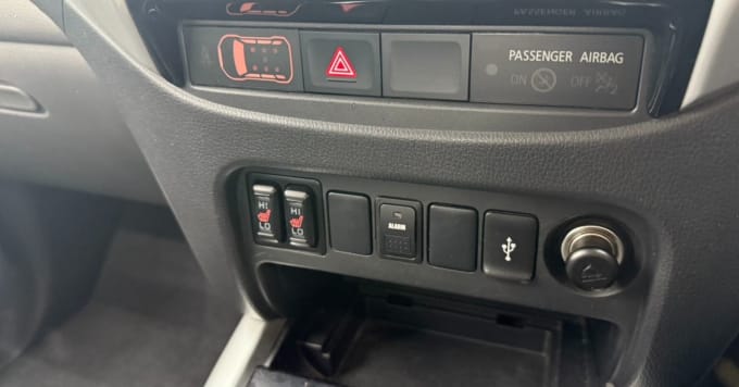 2025 Mitsubishi L200