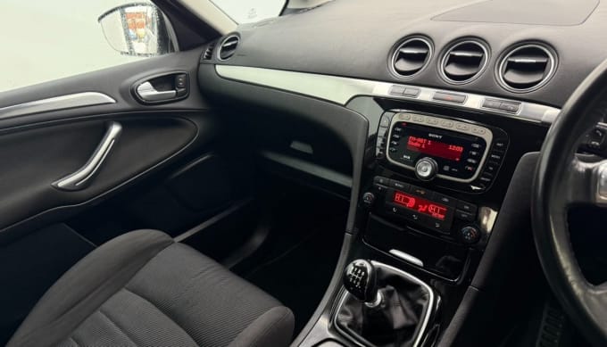 2025 Ford S-max