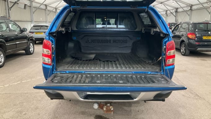 2025 Mitsubishi L200