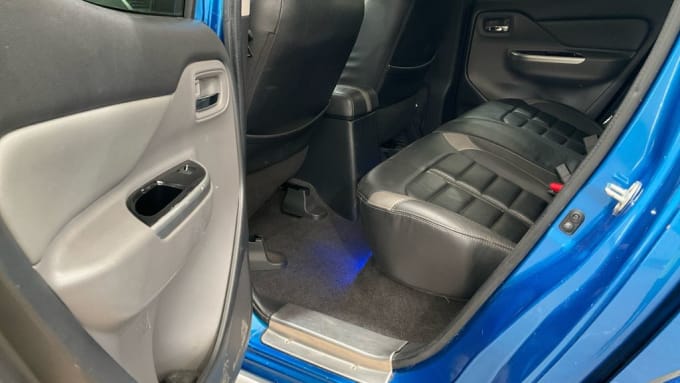 2025 Mitsubishi L200