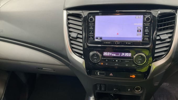 2025 Mitsubishi L200