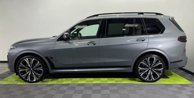 2023 BMW X7