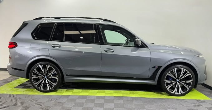 2023 BMW X7