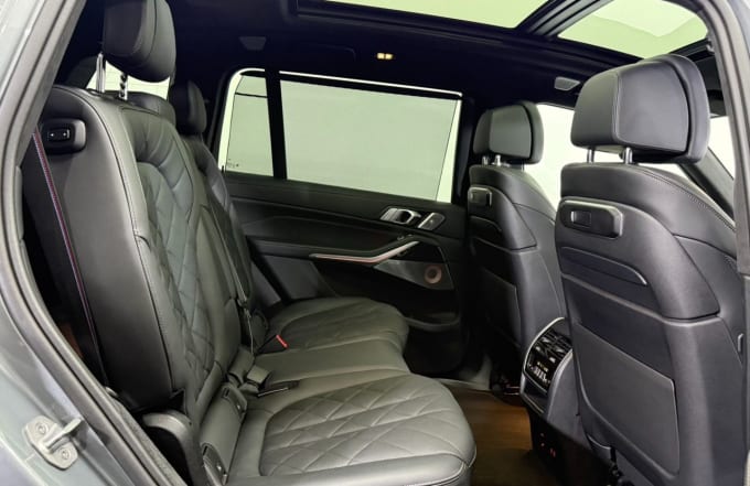 2023 BMW X7