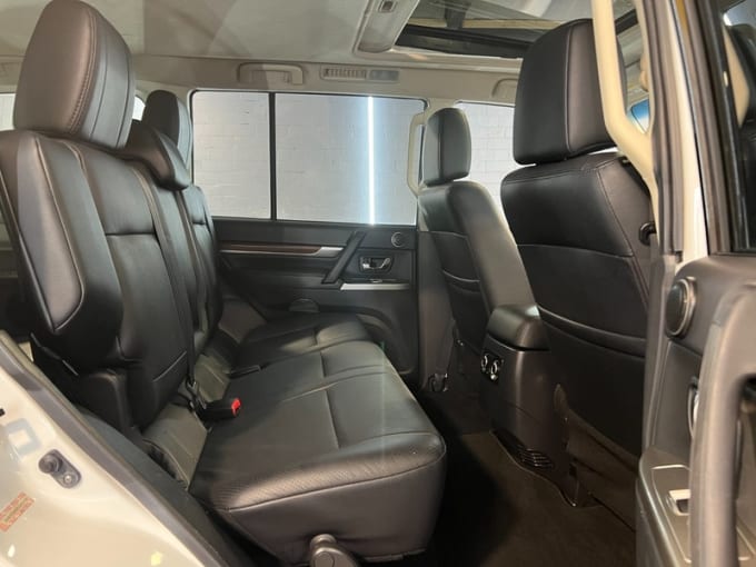2025 Mitsubishi Shogun
