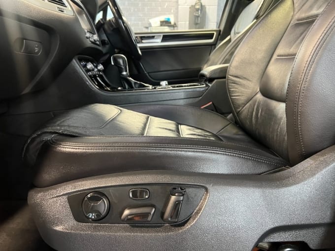 2025 Volkswagen Touareg