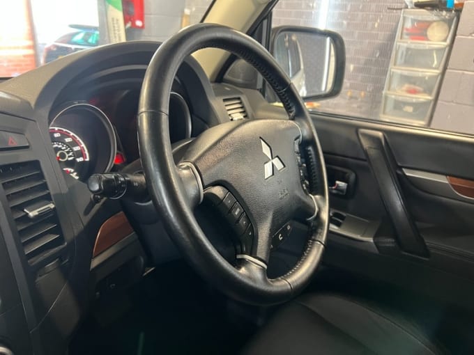 2025 Mitsubishi Shogun