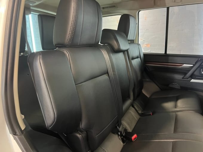 2025 Mitsubishi Shogun