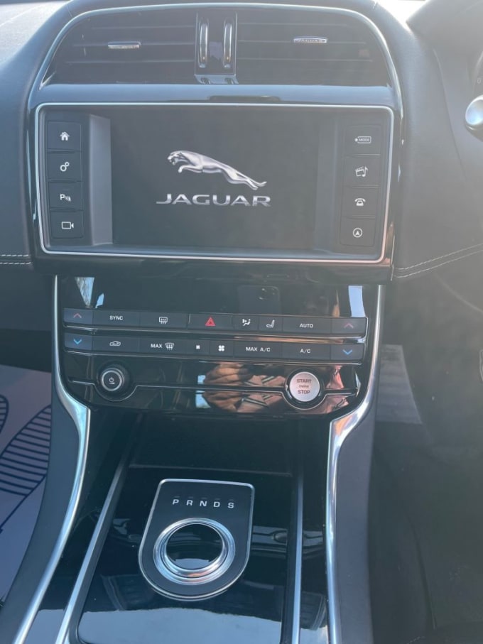 2025 Jaguar Xe