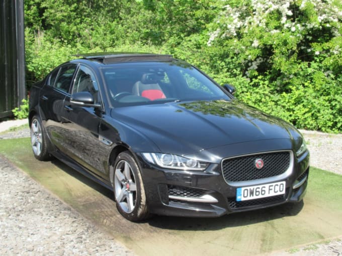 2025 Jaguar Xe