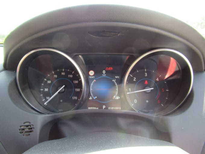 2025 Jaguar Xe